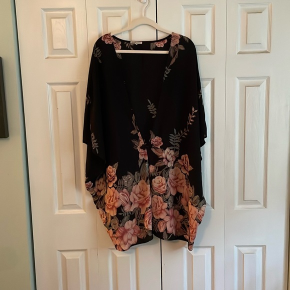 Charlotte Russe Jackets & Blazers - Gorgeous gently used kimono!